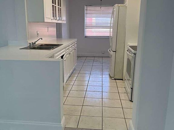 5th image of 3631 NW 33rd Avenue