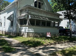 713 1/2 W Washington St, Bloomington, IL 61701