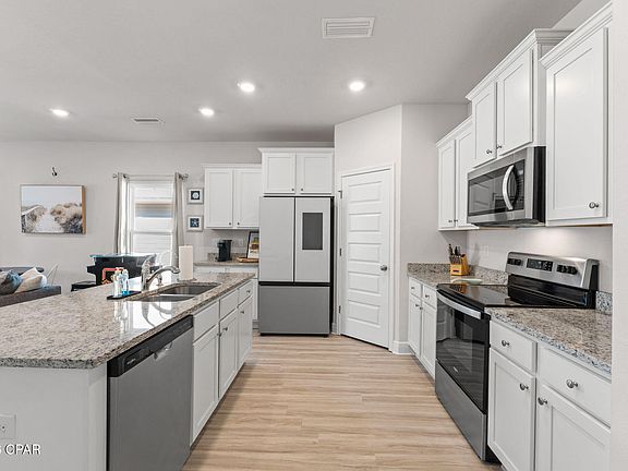 5th image of 889 Backwater Rd