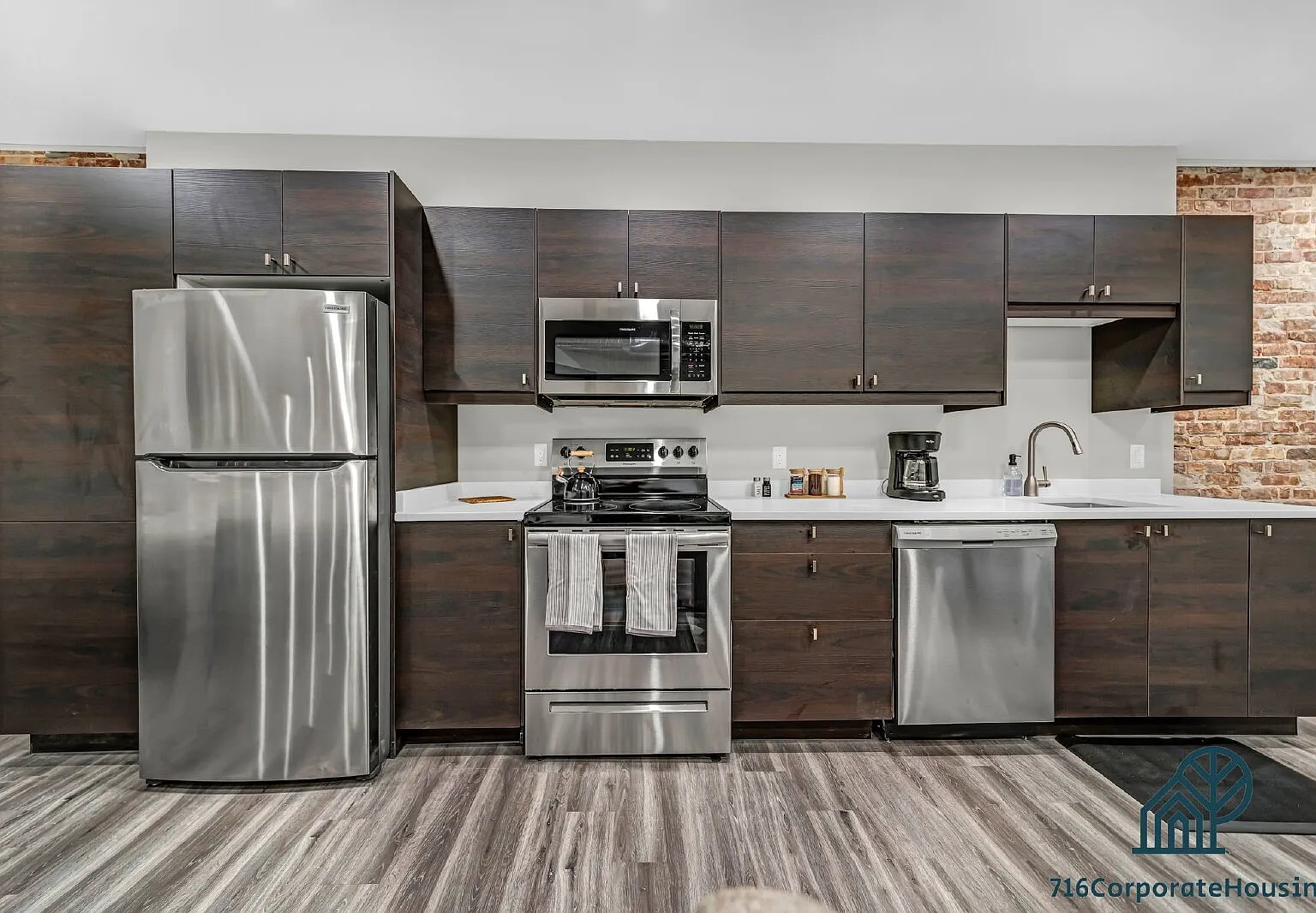 2 bed, 2.0 bath, 1000 sqft, $2,500 — Photo 2