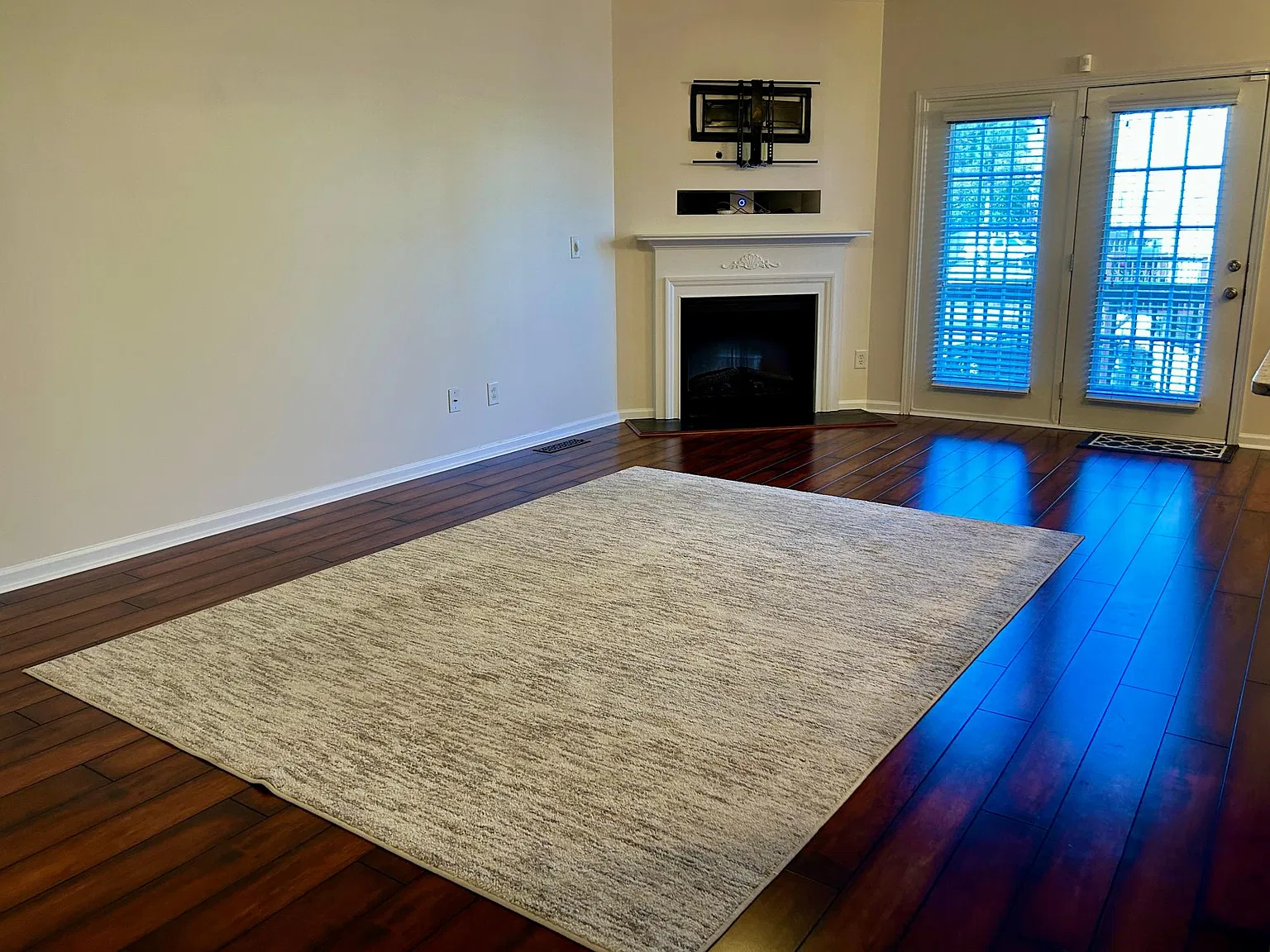 4 bed, 2192 sqft, $2,300 — Photo 3