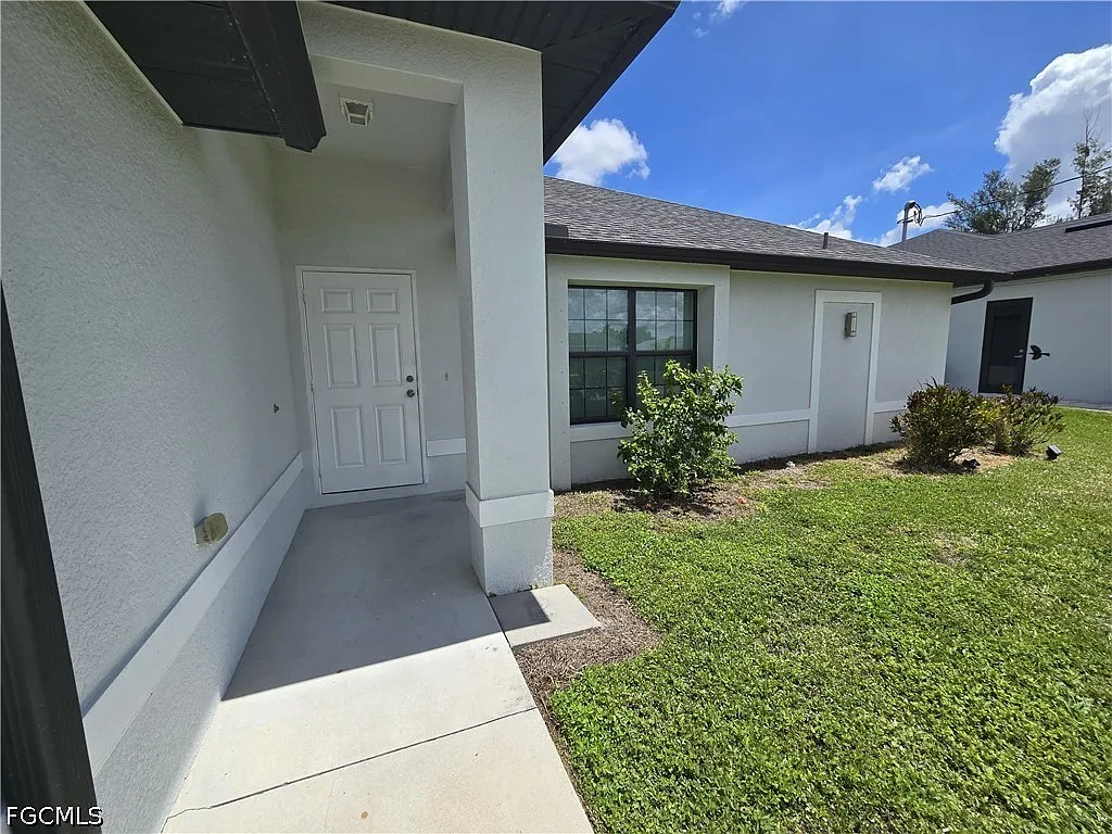 4 bed, 2.0 bath, 1718 sqft, $2,100 — Photo 2