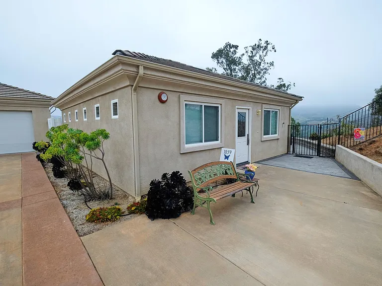 1859 Vista Del Lago — Photo 2