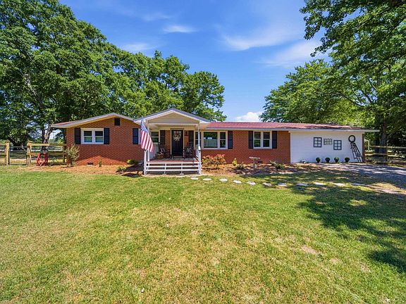 3rd image of 695 Hartzog Rd