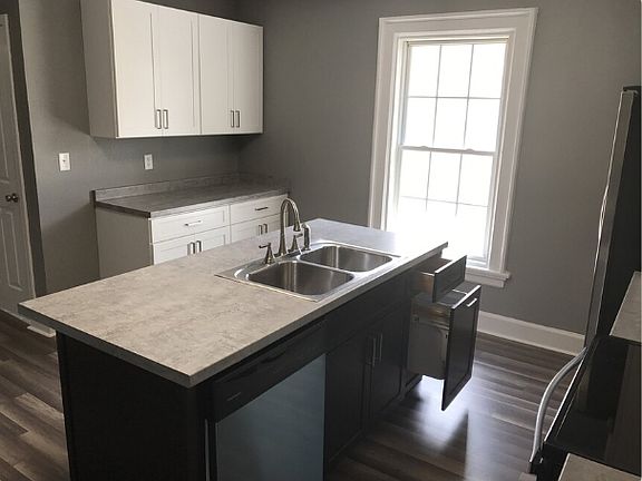 3rd image of 304 Stewart St APT A