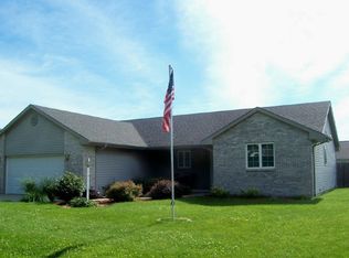 206 Dunlap Woods, Sidney, IL 61877