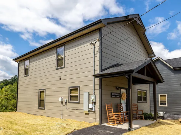 2107 Eagle Feather Dr, Sevierville, TN 37876