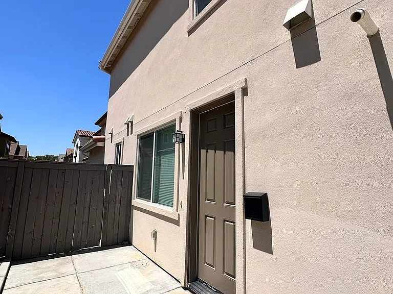 1707 Heirloom St #B — Photo 19