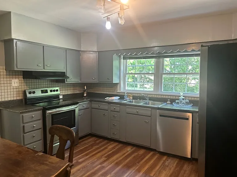 6401 Old Richmond Rd — Photo 8