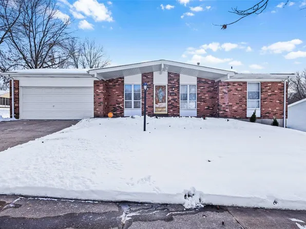 6666 Foothills Ct, Florissant, MO 63033