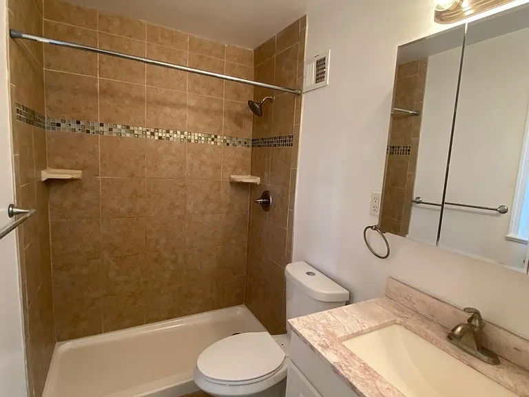6915 Wilson Ln — Photo 14
