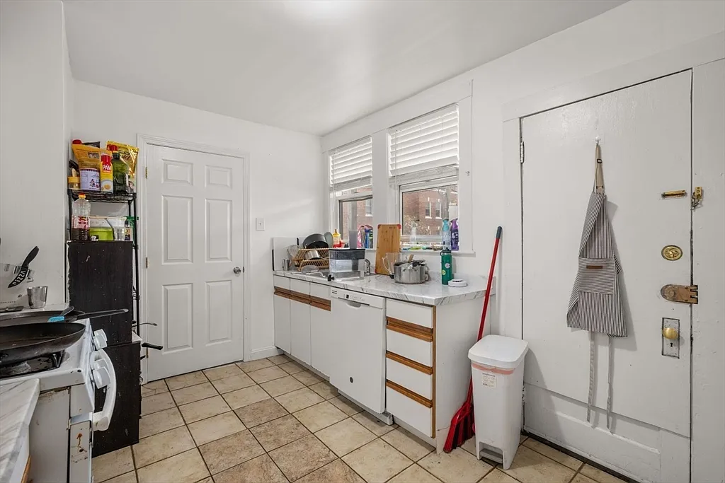 Building Photo - 18 Claymoss Rd #1