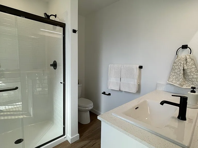 14122 Canyon Rd E — Photo 7