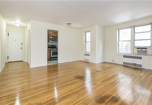 5th image of 6505 Yellowstone Blvd APT 1B