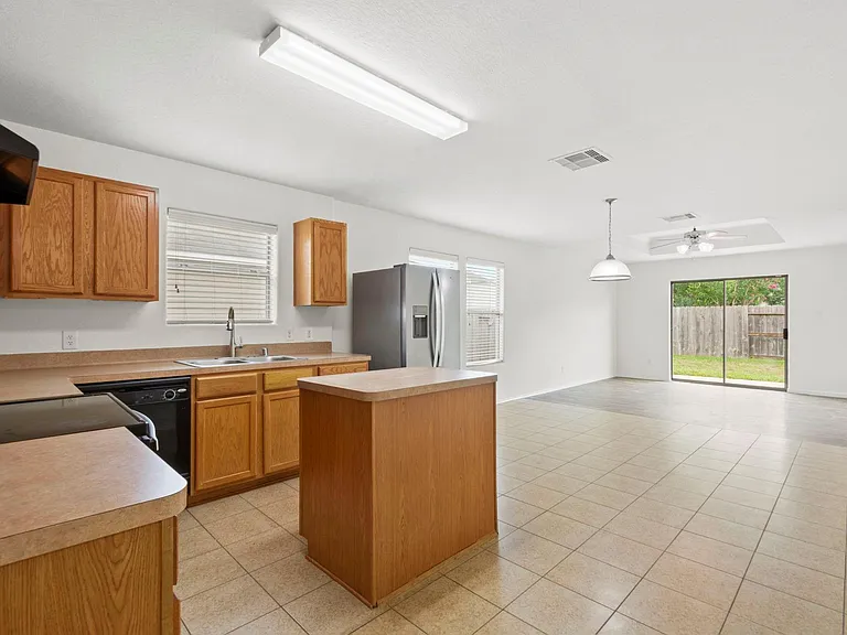 7910 Buffalo View Ln — Photo 6