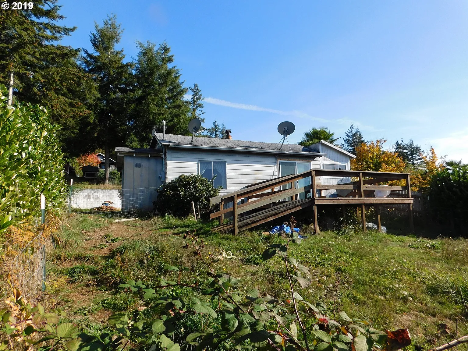 865 E 10th Pl photo 1