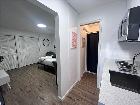 2nd image of 2008 Pierce St #5
