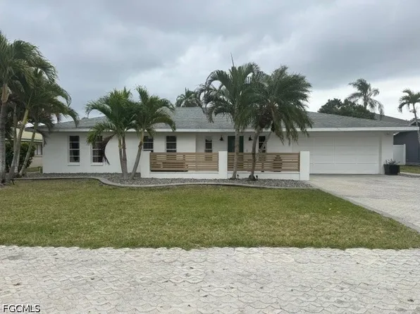 27541 Suffridge Dr, Bonita Springs, FL 34135