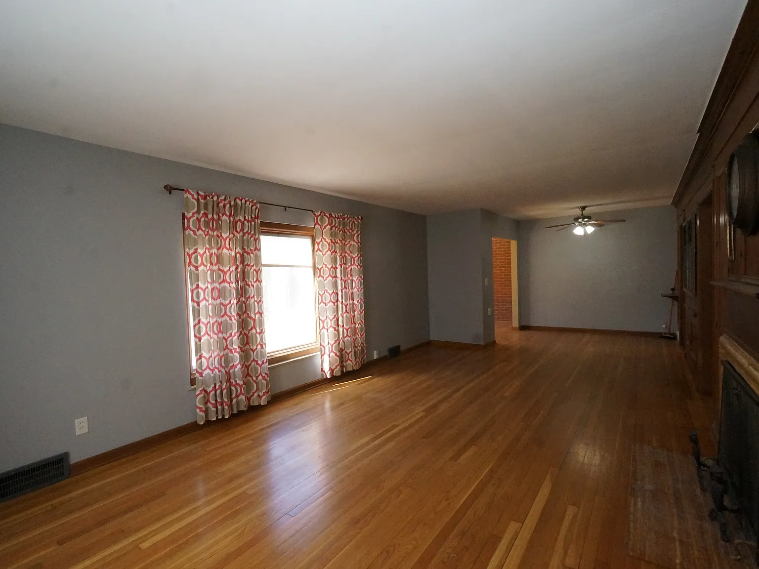 4 bed, 1916 sqft, $2,550 — Photo 4