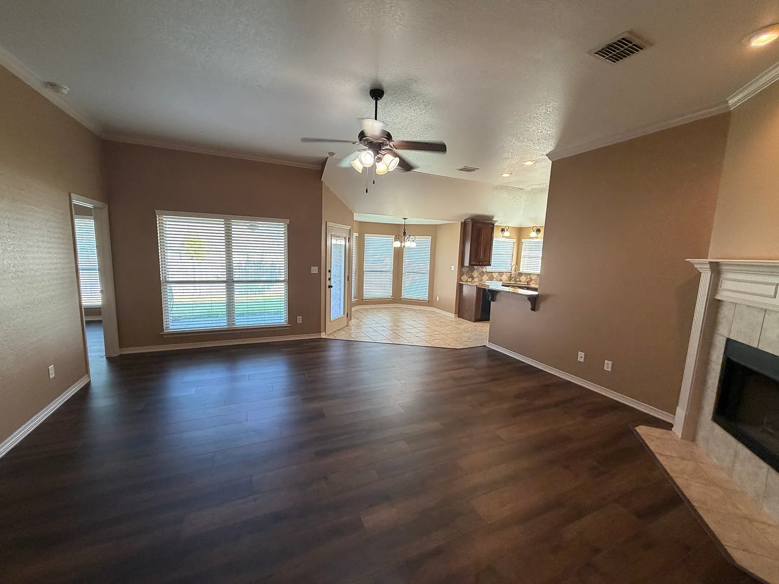 3 bed, 1589 sqft, $1,950 — Photo 4