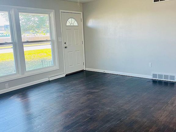 3rd image of 102 Wesley Dr
