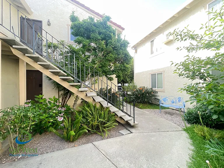 16800 Barnell Ave #14 — Photo 1