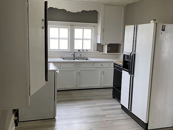 5th image of 867 Nutwood St