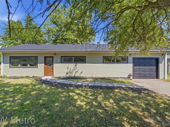 37860 Dardanella St, Livonia, MI 48152