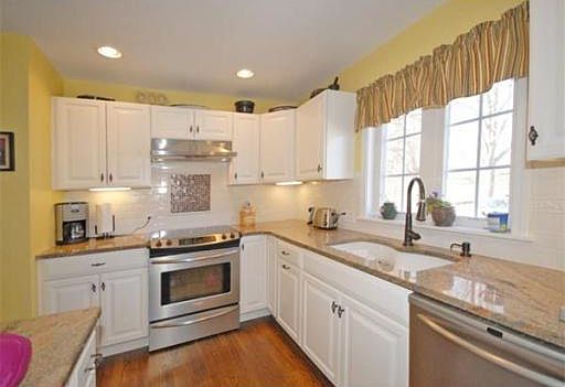 3rd image of 319 Groveland St