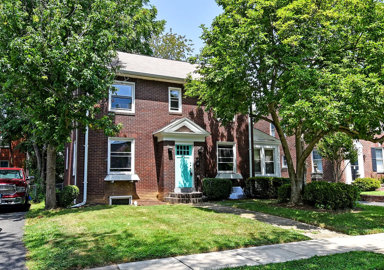 Nestled in the highly desirable Aurora Hills community. — Photo 1