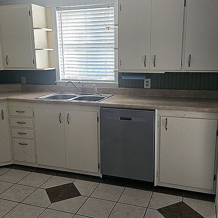 5th image of 607 S Green St
