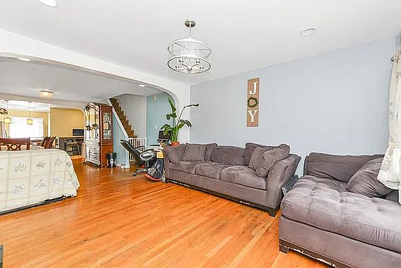 3rd image of 5215 Avenue L