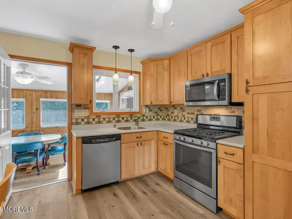 25 Greenleaf Drive, Manalapan, NJ 07726