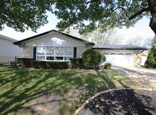 535 Summit Dr, Schaumburg, IL 60193
