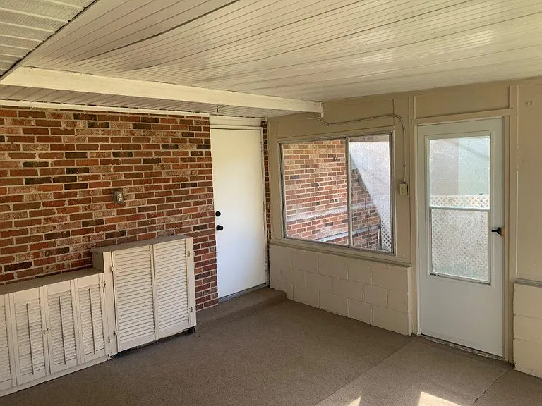 700 Green Rd — Photo 16