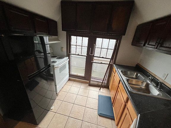 2nd image of 720 S Park St APT 4
