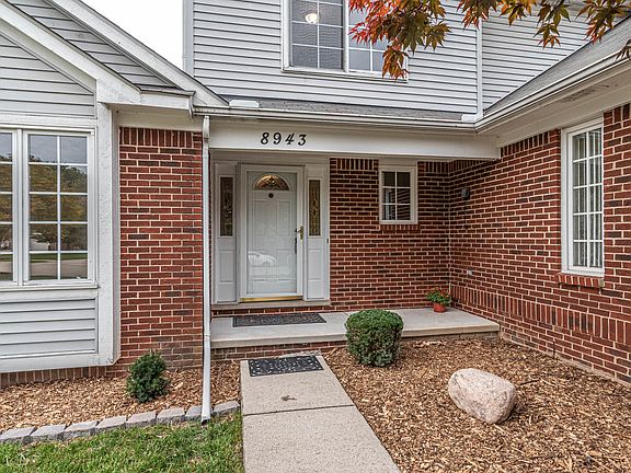 3rd image of 8943 Parkside Dr