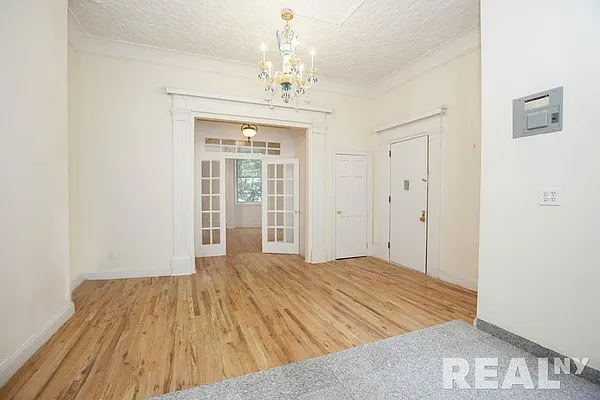 Rented by REAL New York | media 11