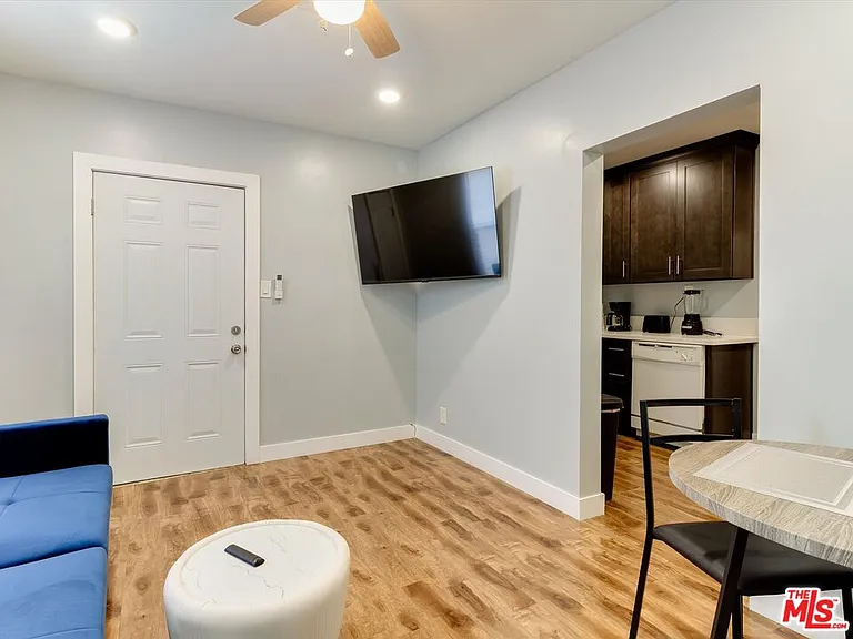11472 Ventura Blvd #B — Photo 10