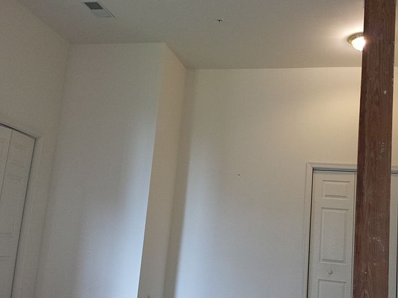 10'+ ceilings w exposed post