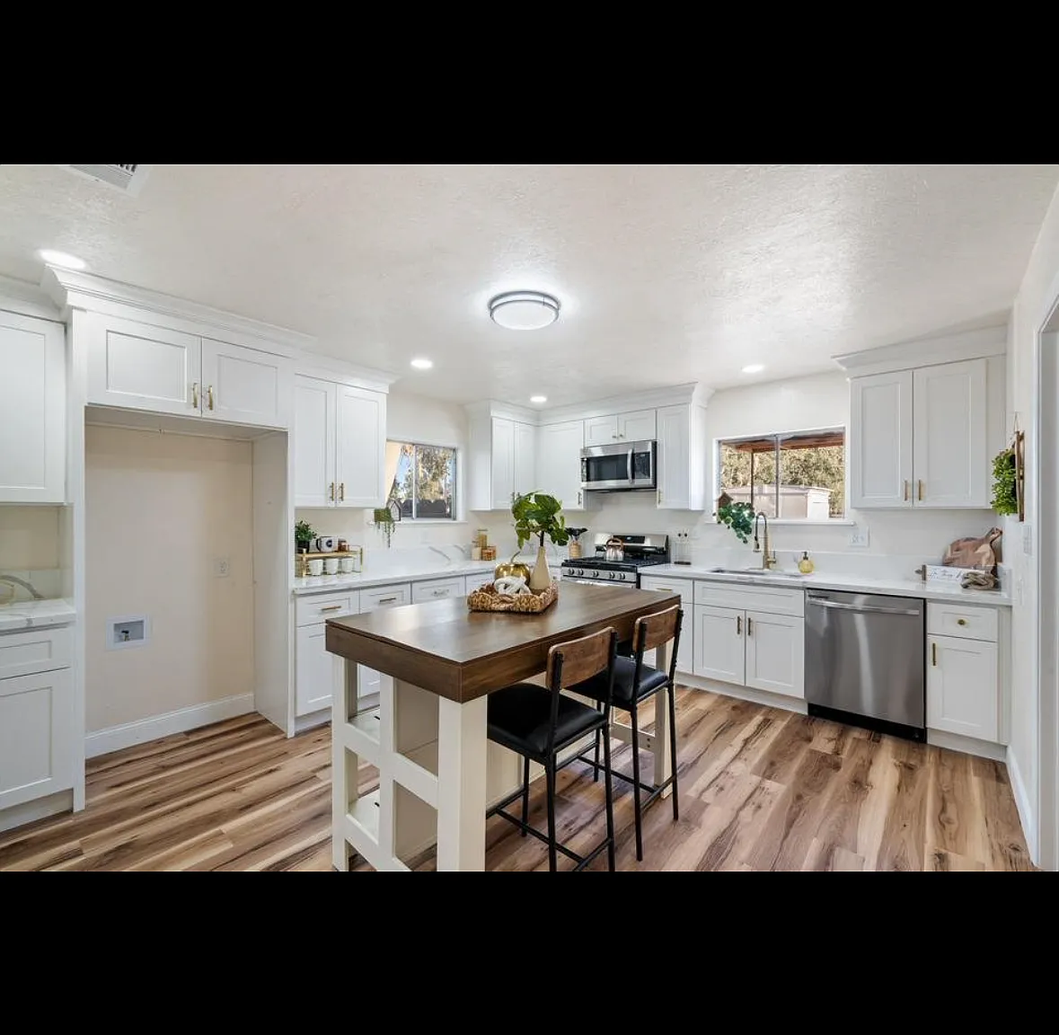 3 bed, 974 sqft, $1,700 — Photo 3