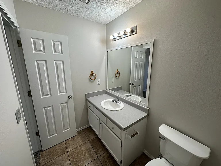 1306 Crescent St — Photo 25