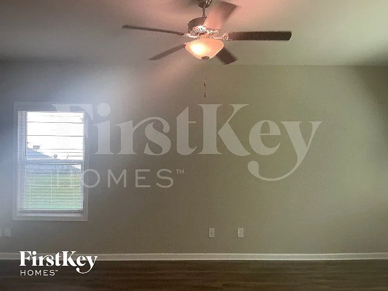 4 bed, 2.5 bath, 2236 sqft, $2,395 — Photo 3