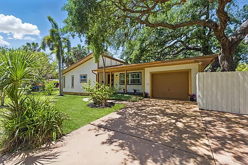 4926 Camellia Way S Photo 1