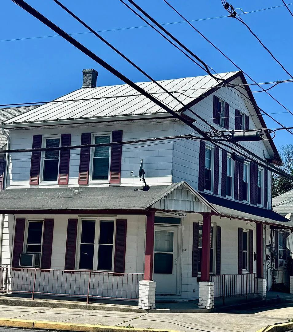 201 W Water St — Photo 1