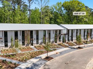 659 5th St, Fayetteville, GA 30214