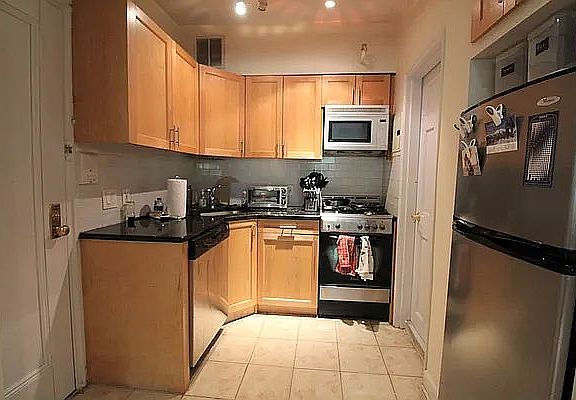 4th image of 31 E 20th St APT 4F