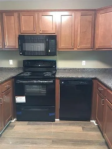 2 bed, 2.0 bath, 849 sqft, $1,150 — Photo 3