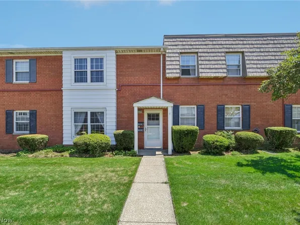 2773 Pease Dr #C313, Rocky River, OH 44116