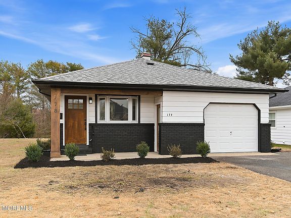 2nd image of 178 Charlotteville Drive S